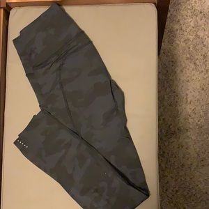 Lululemon camo fast and free